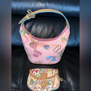 💕 Dooney & Bourke Pink Beach Print Hobo Shoulder Bag + Dooney Pouch (Two-Pieces)
